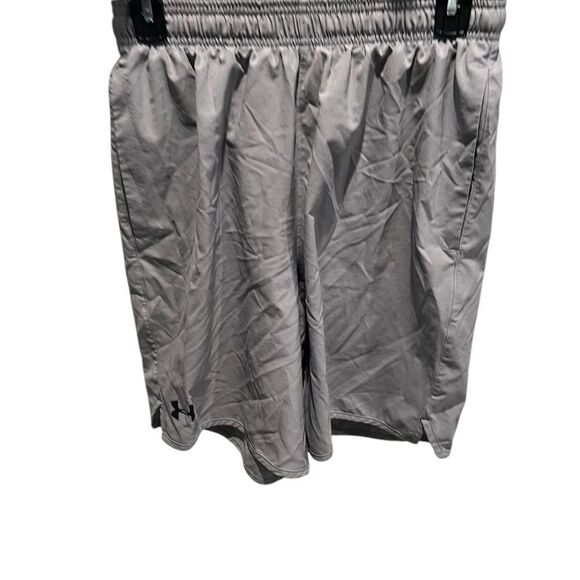 Under Armour Gray Men’s Shorts size small - Picture 1 of 3